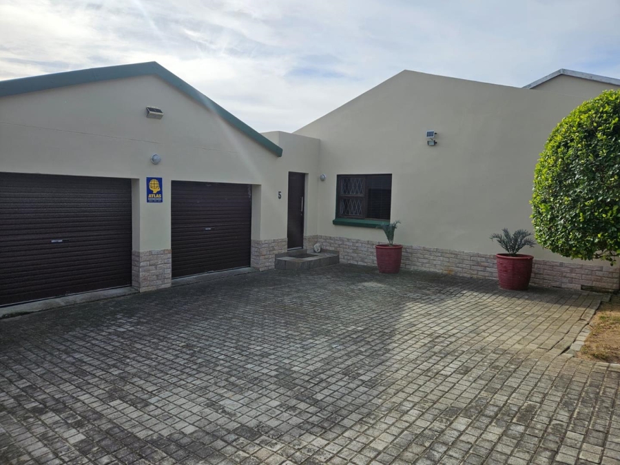 To Let 4 Bedroom Property for Rent in Kamma Heights Eastern Cape